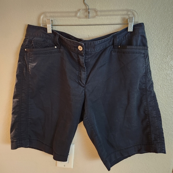 WHBM Black Cargo Bermuda Shorts Size 14 - Picture 2 of 5